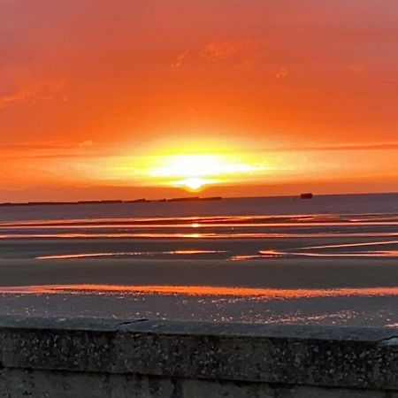 Gites "Plage" Ou "Pieds Dans L'Eau" En Front De Mer A Asnelles , 3Km D'Arromanches, 10Km De Bayeux Εξωτερικό φωτογραφία