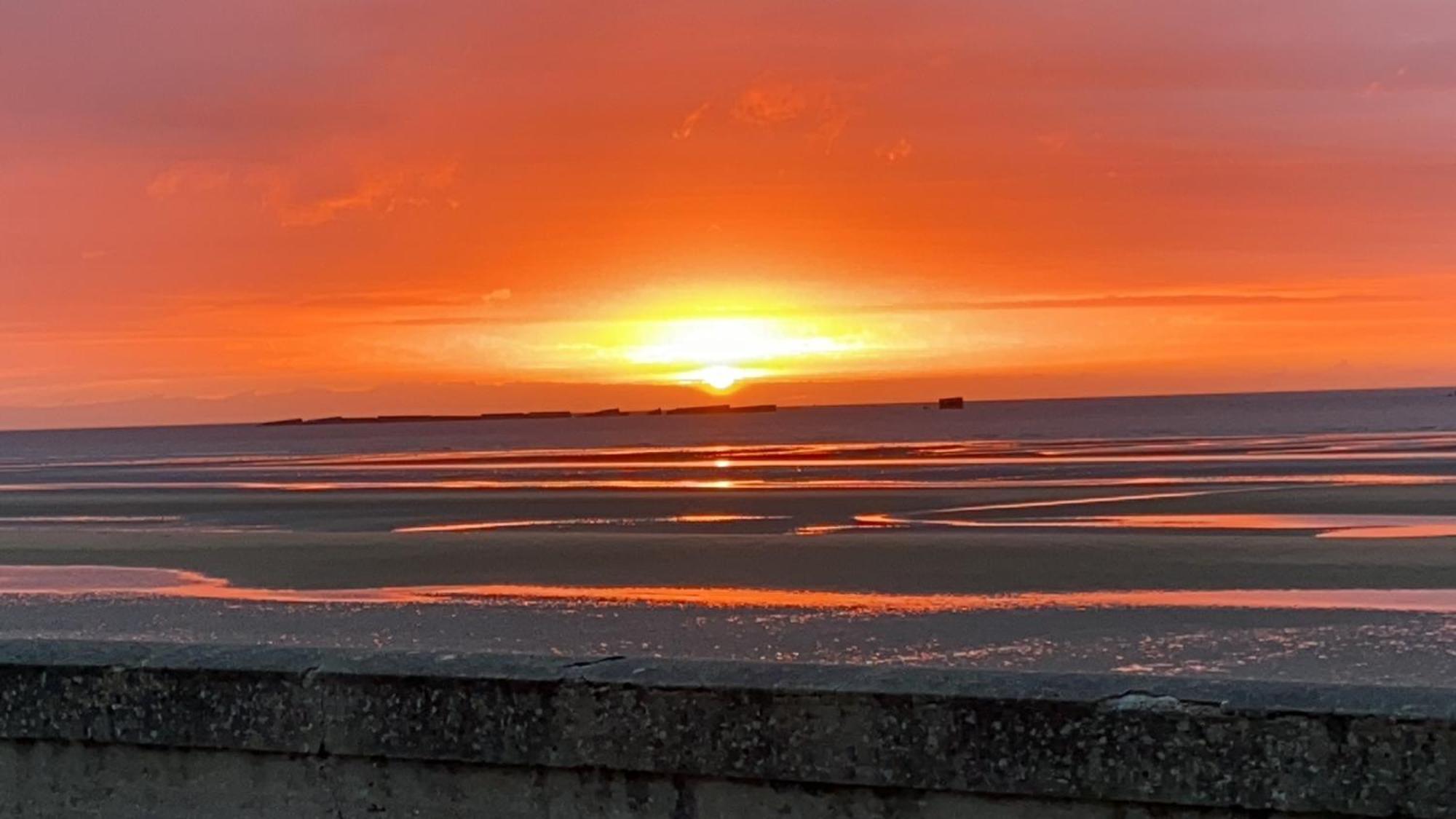 Gites "Plage" Ou "Pieds Dans L'Eau" En Front De Mer A Asnelles , 3Km D'Arromanches, 10Km De Bayeux Εξωτερικό φωτογραφία